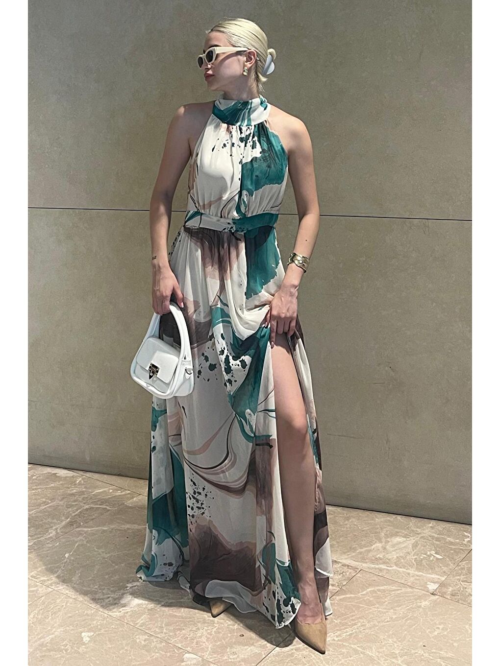 Yeşil Halter Yaka Yırtmaç Detaylı Desenli Uzun Elbise Mg2162-3