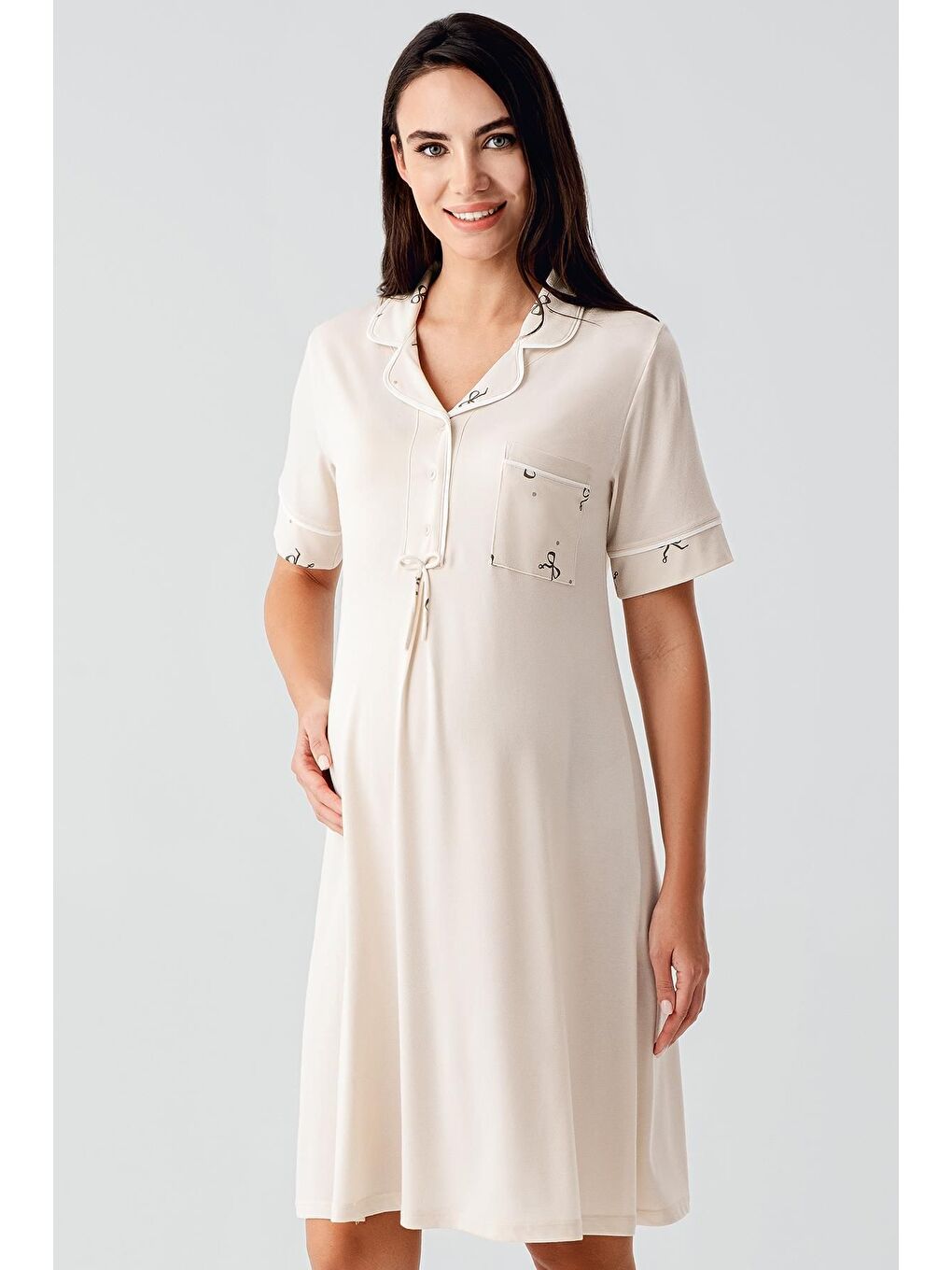 Bej Kısa Kollu Fiyonk Desenli Düğmeli Kısa Esnek Viskoz Hamile Gecelik 17107-1