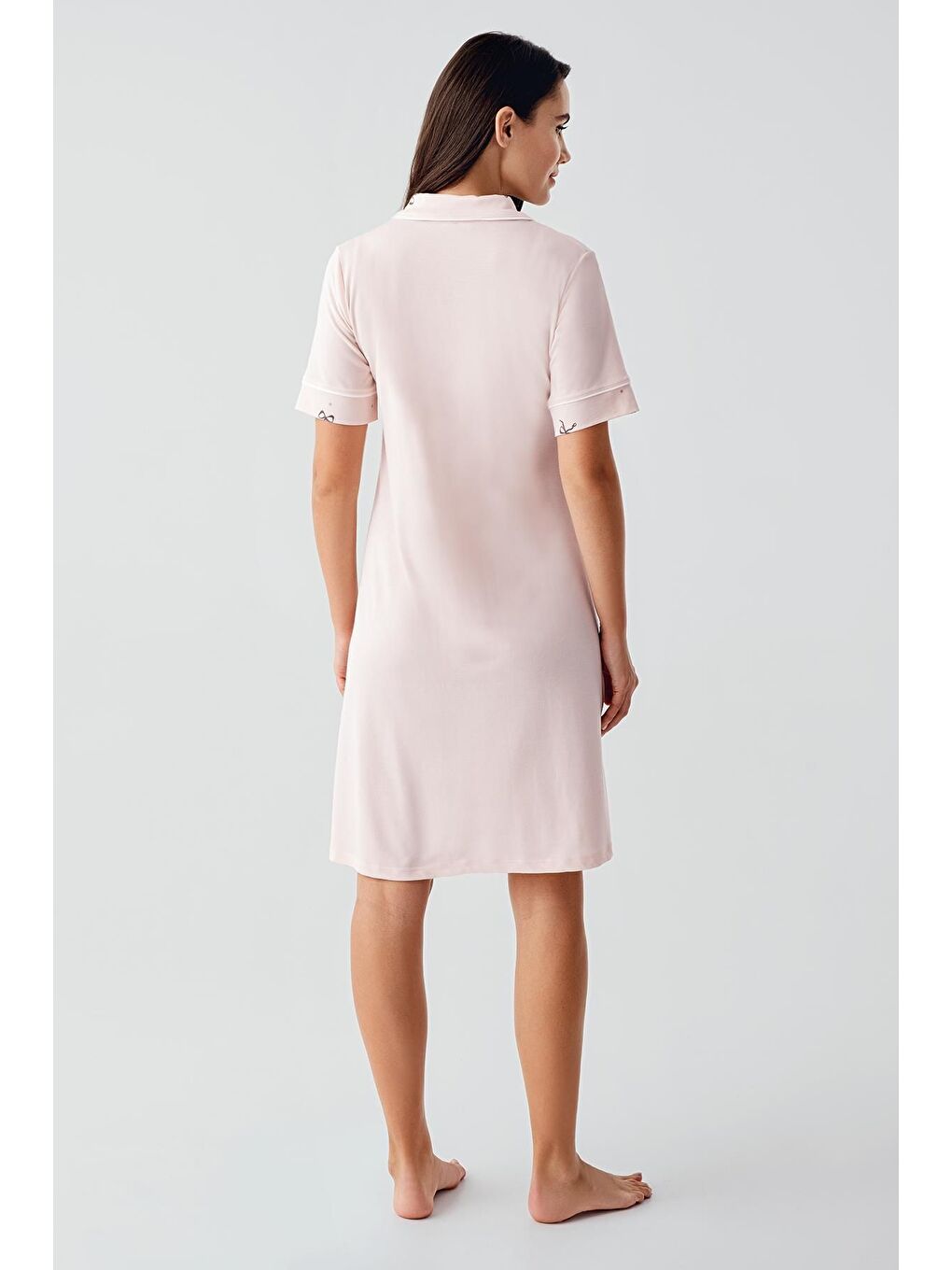 Pembe Kısa Kollu Fiyonk Desenli Düğmeli Kısa Esnek Viskoz Hamile Gecelik 17107-2