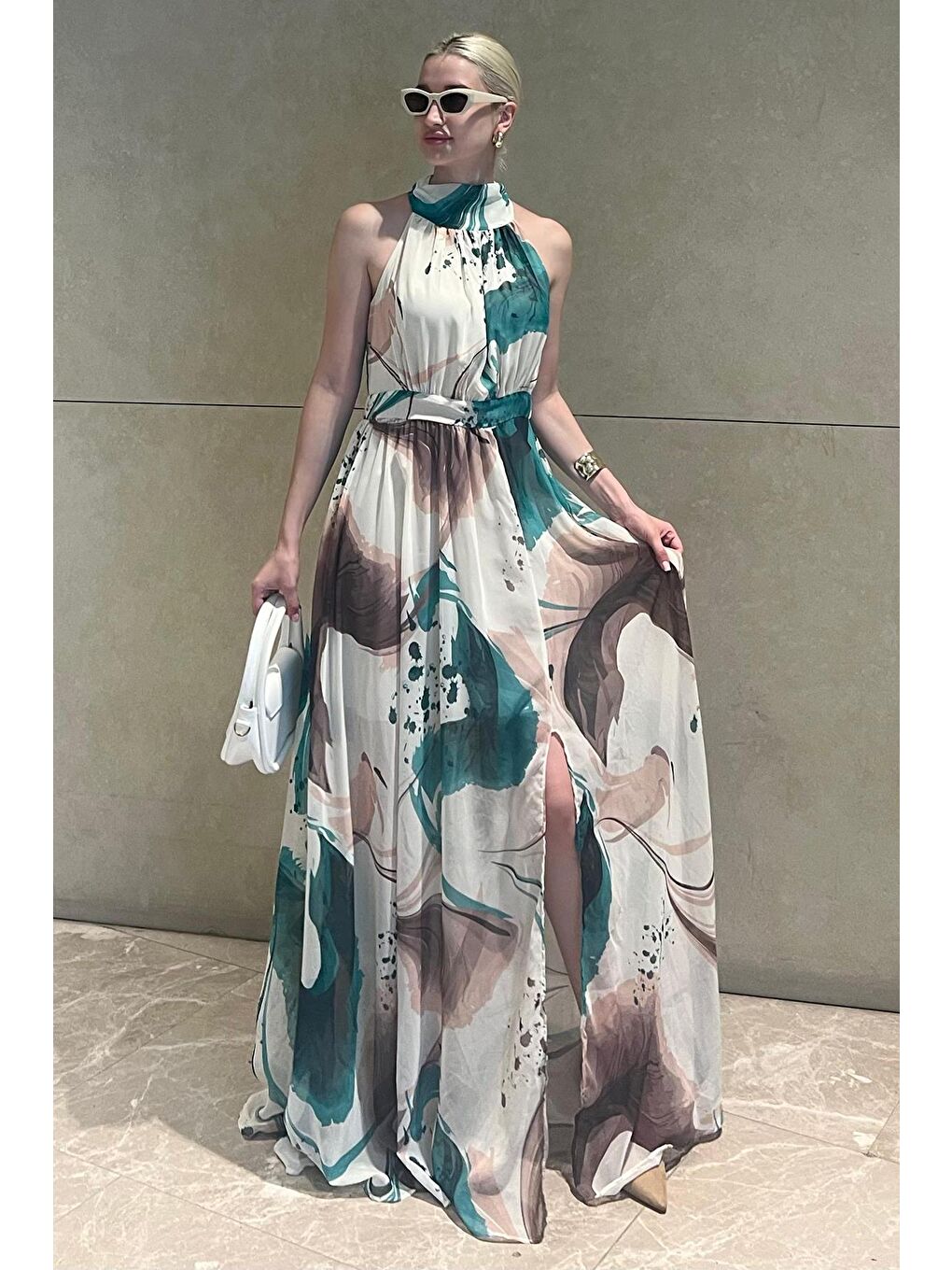 Yeşil Halter Yaka Yırtmaç Detaylı Desenli Uzun Elbise Mg2162-6