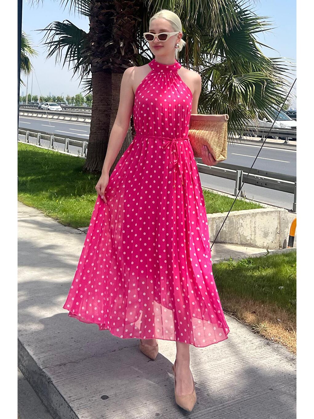 Fuşya Puantiyeli Sıfır Kol Halter Yaka Elbise Mg2134