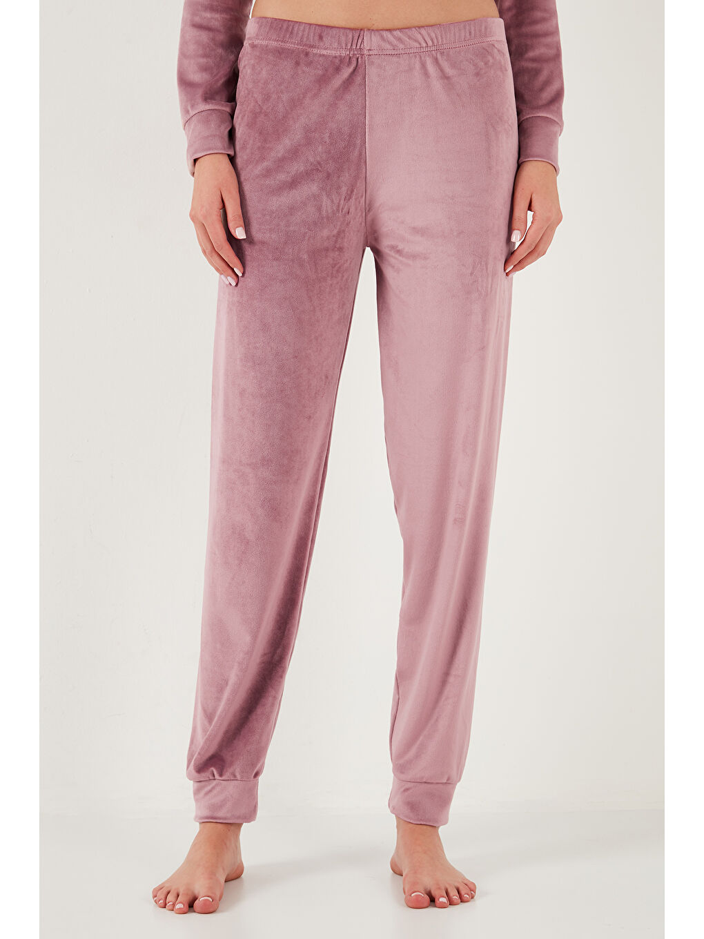 Pembe Regular Fit Yumuşak Dokulu Kadife Kadın Pijama Takımı 6094200W4-5