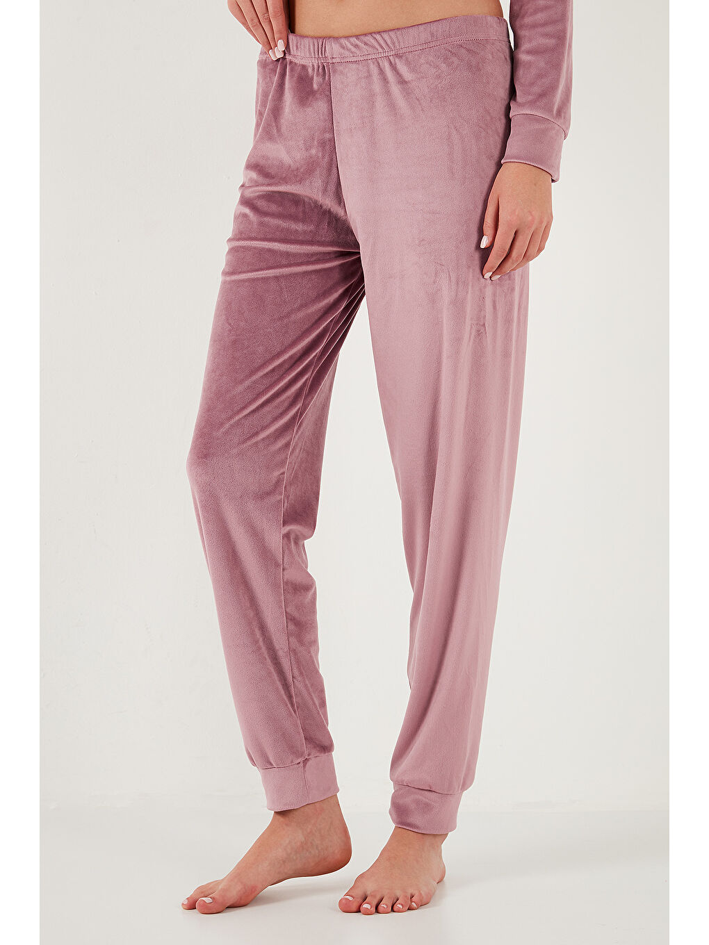 Pembe Regular Fit Yumuşak Dokulu Kadife Kadın Pijama Takımı 6094200W4-6