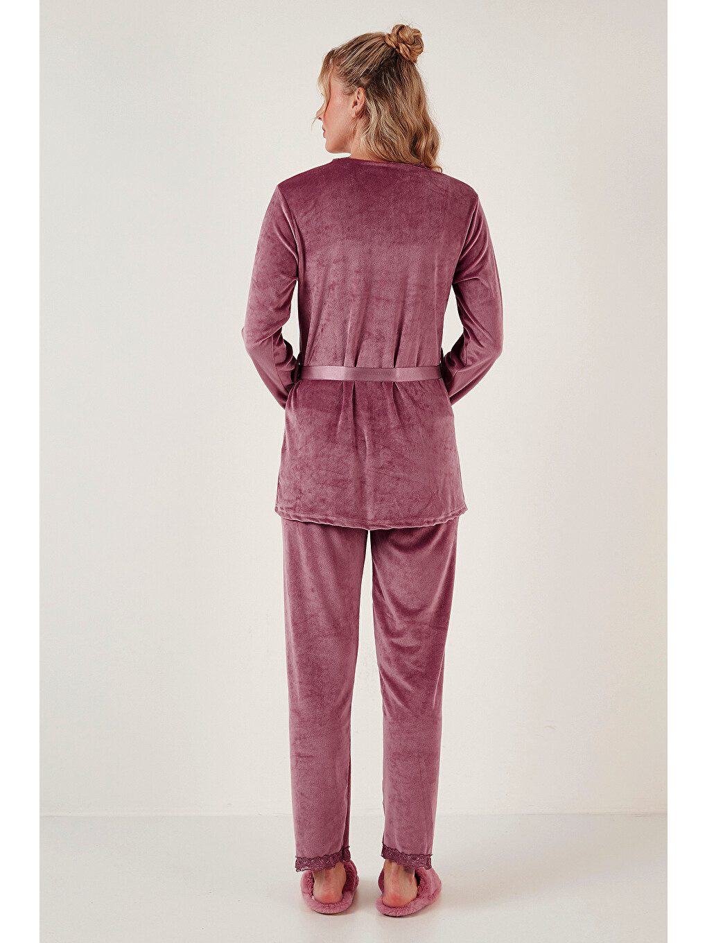 Pembe Regular Fit Dantelli Yumuşak Dokulu Sabahlıklı Kadife Kadın Pijama Takımı 6095545w4-5