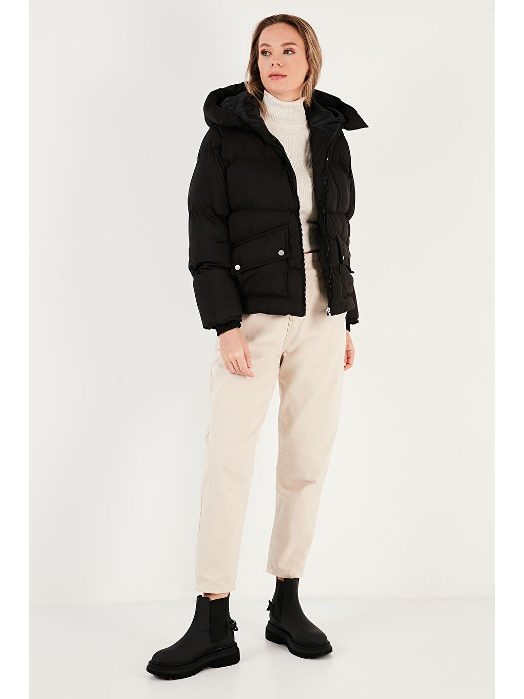 Siyah Fermuar Detaylı Regular Fit Kapüşonlu Şişme Mont 497Pearl-2