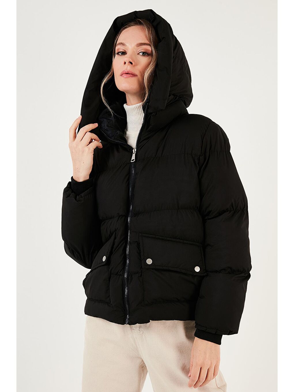 Siyah Fermuar Detaylı Regular Fit Kapüşonlu Şişme Mont 497Pearl-3