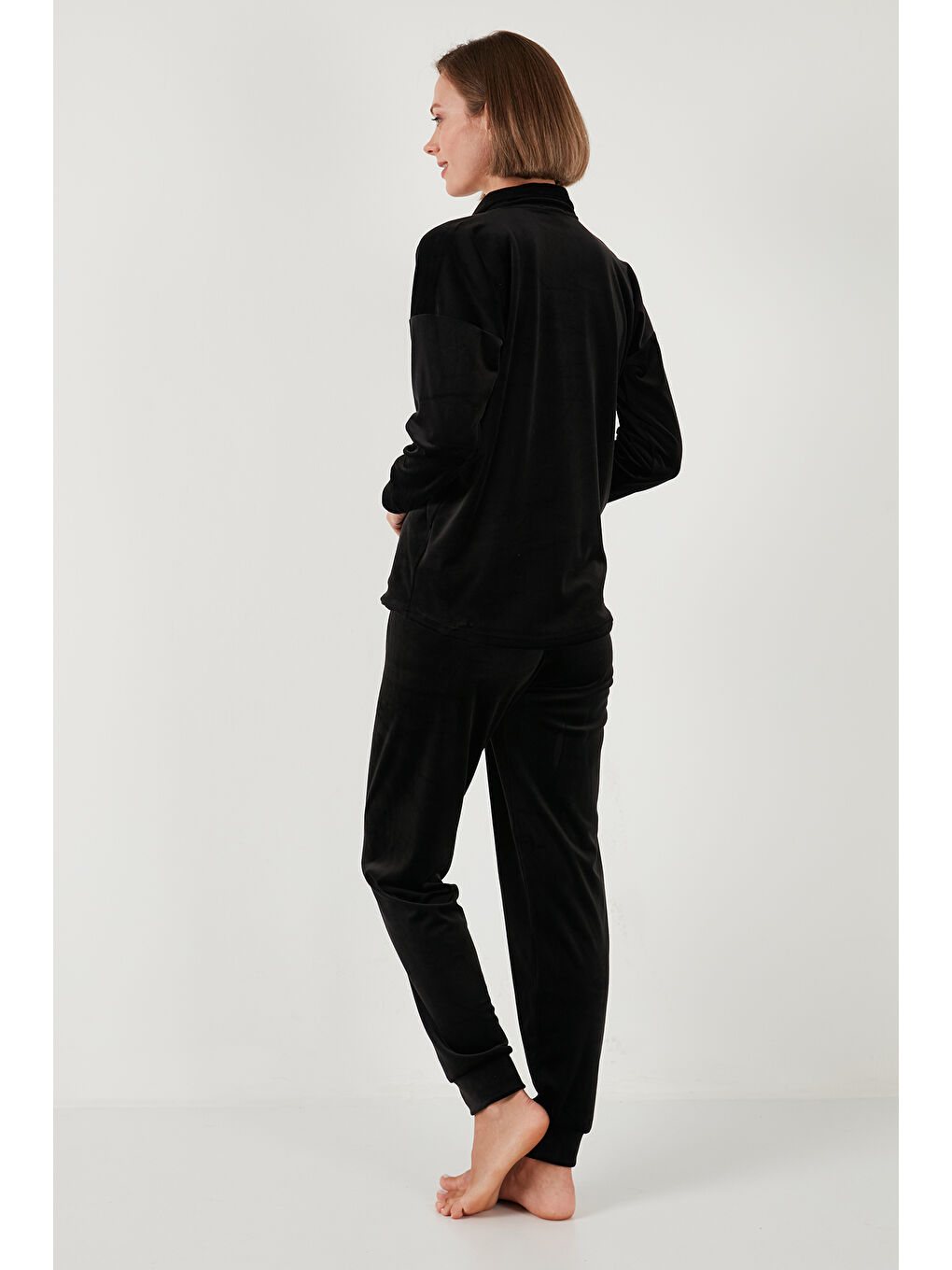 Siyah Parlak Kadife Ribanalı Kadın Pijama Takımı 6097110-6