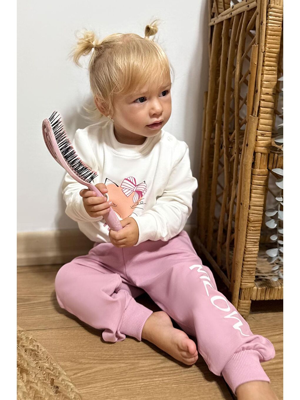 Kız Çocuk Eşofman Takım Sevimli Fiyonklu Kedi Baskılı Ekru (1.5-3 Yaş)