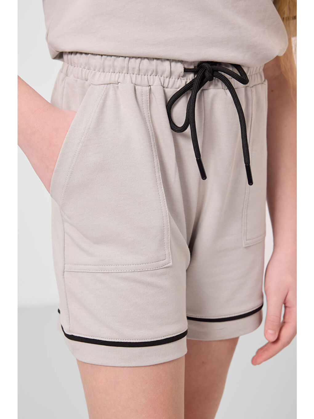 Bej Taş Pamuklu Yumuşak Dokulu Standart Fit Basic Kız Çocuk Şort Takım - 75183-3