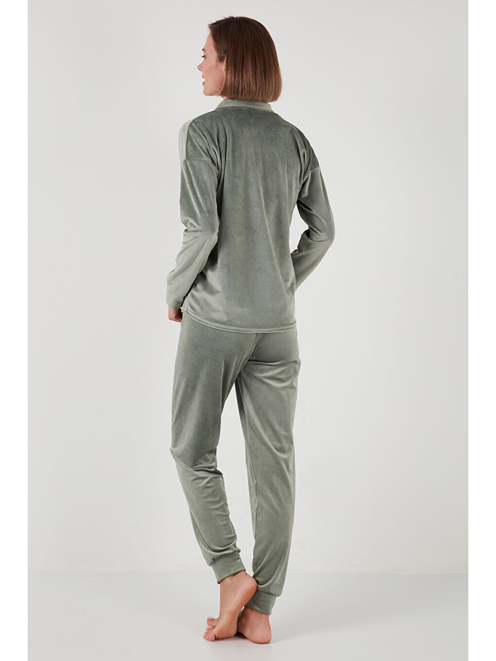 Yeşil Parlak Kadife Ribanalı Kadın Pijama Takımı 6097110-6