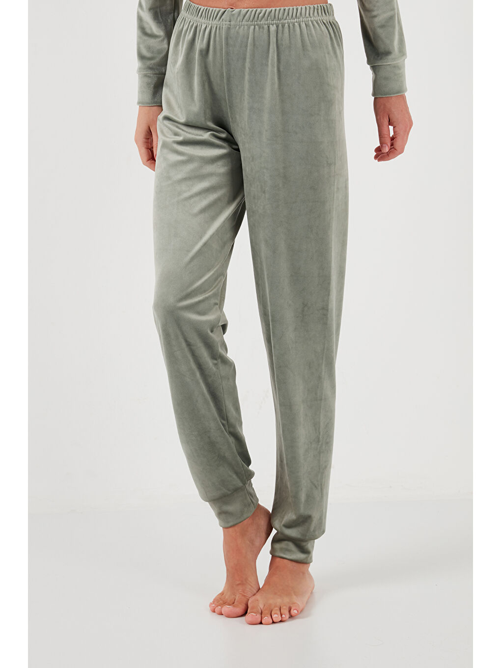 Yeşil Parlak Kadife Ribanalı Kadın Pijama Takımı 6097110-7