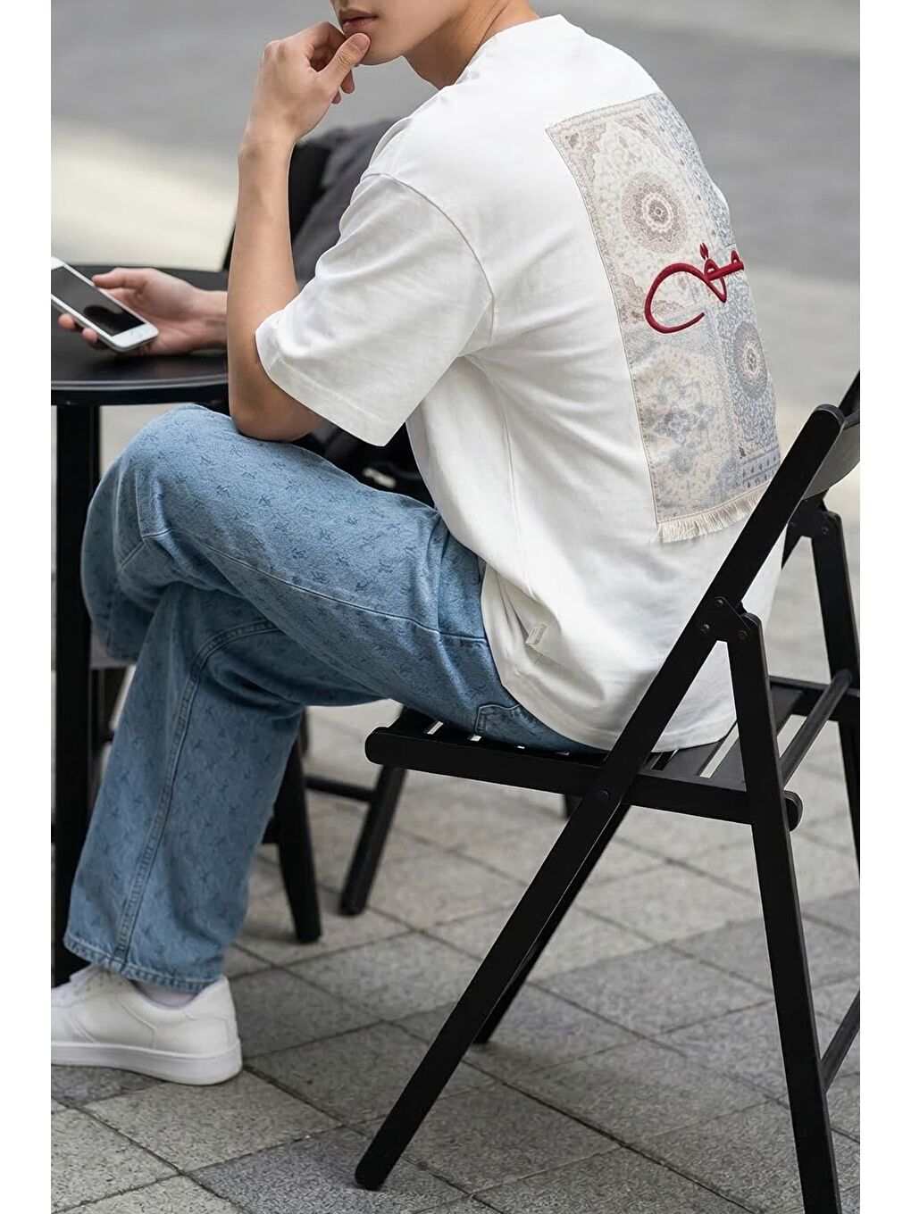 Erkek Oversize Nakışlı Halı Desenli Sırt Baskılı T-Shirt Ekru-3