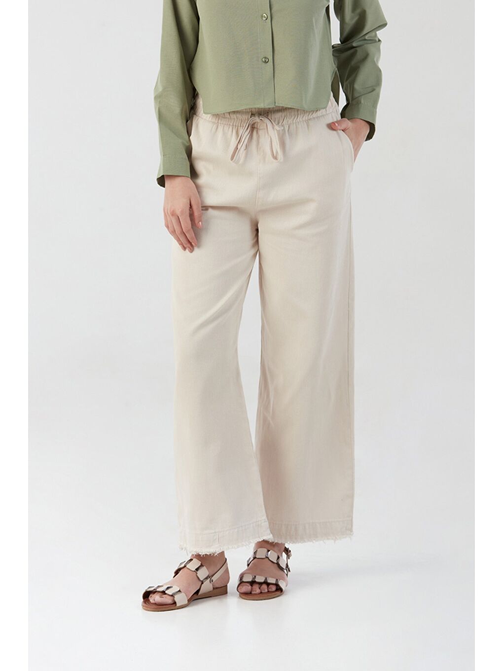 Bej Paçası Püsküllü Beli Lastikli Gabardin Pantolon-1