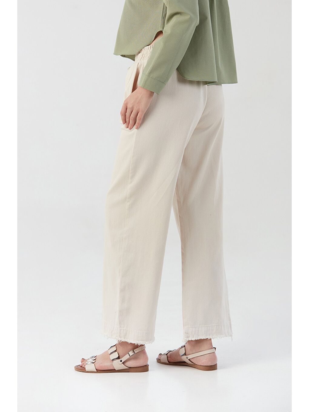 Bej Paçası Püsküllü Beli Lastikli Gabardin Pantolon-2