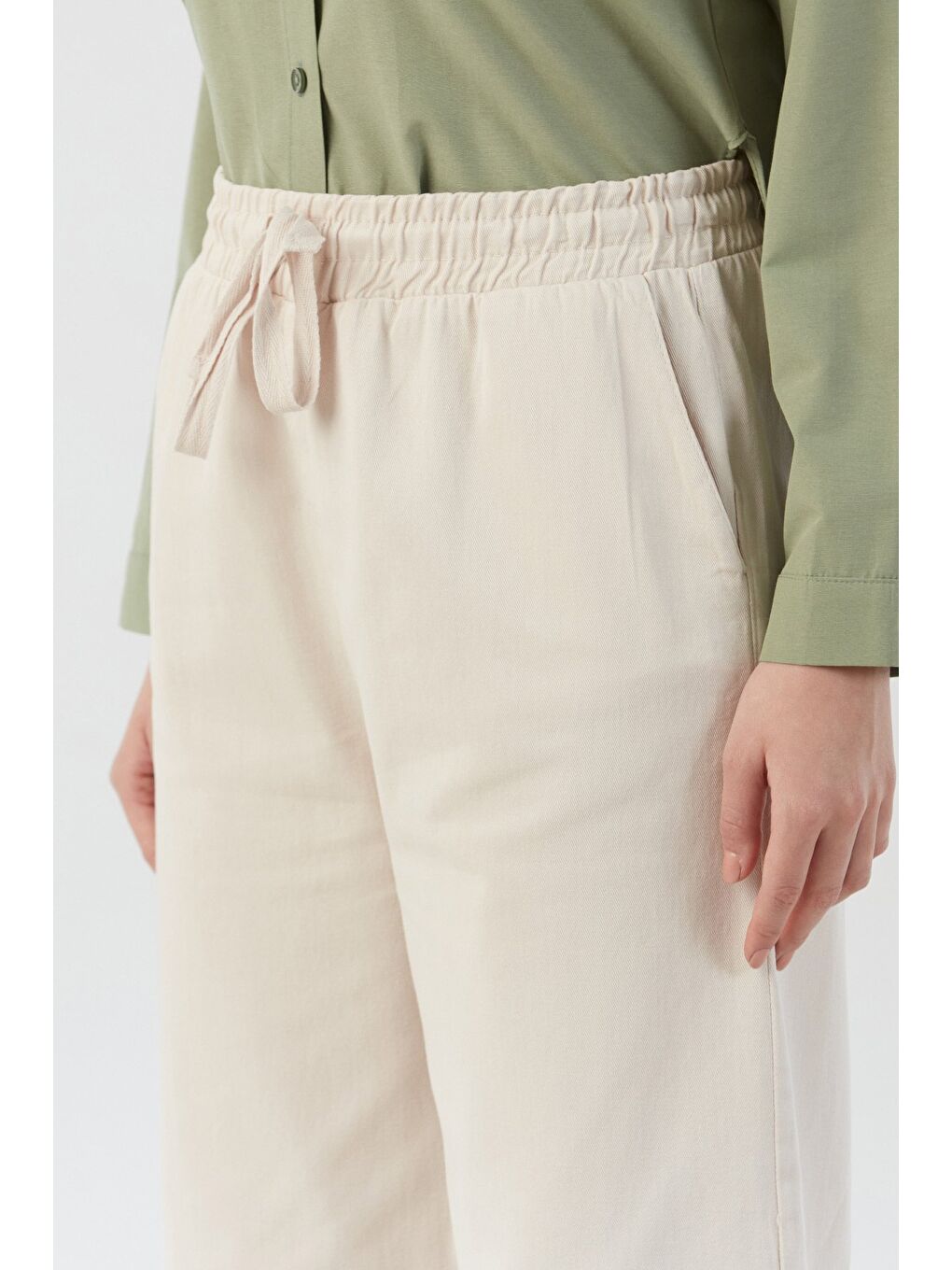 Bej Paçası Püsküllü Beli Lastikli Gabardin Pantolon-4