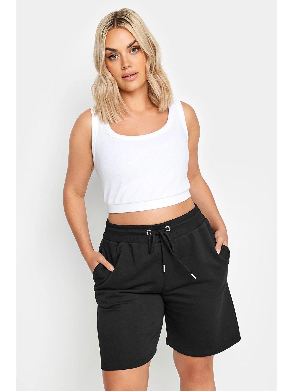 Siyah Büyük Beden Cepli Beli Büzgülü Rahat Kesim Şort 303204