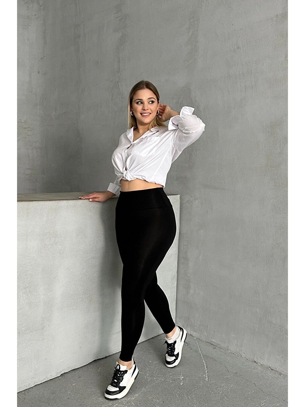 Siyah Büyük Beden Yüksel Bel Vücudu Saran Spor Tayt 038396-4