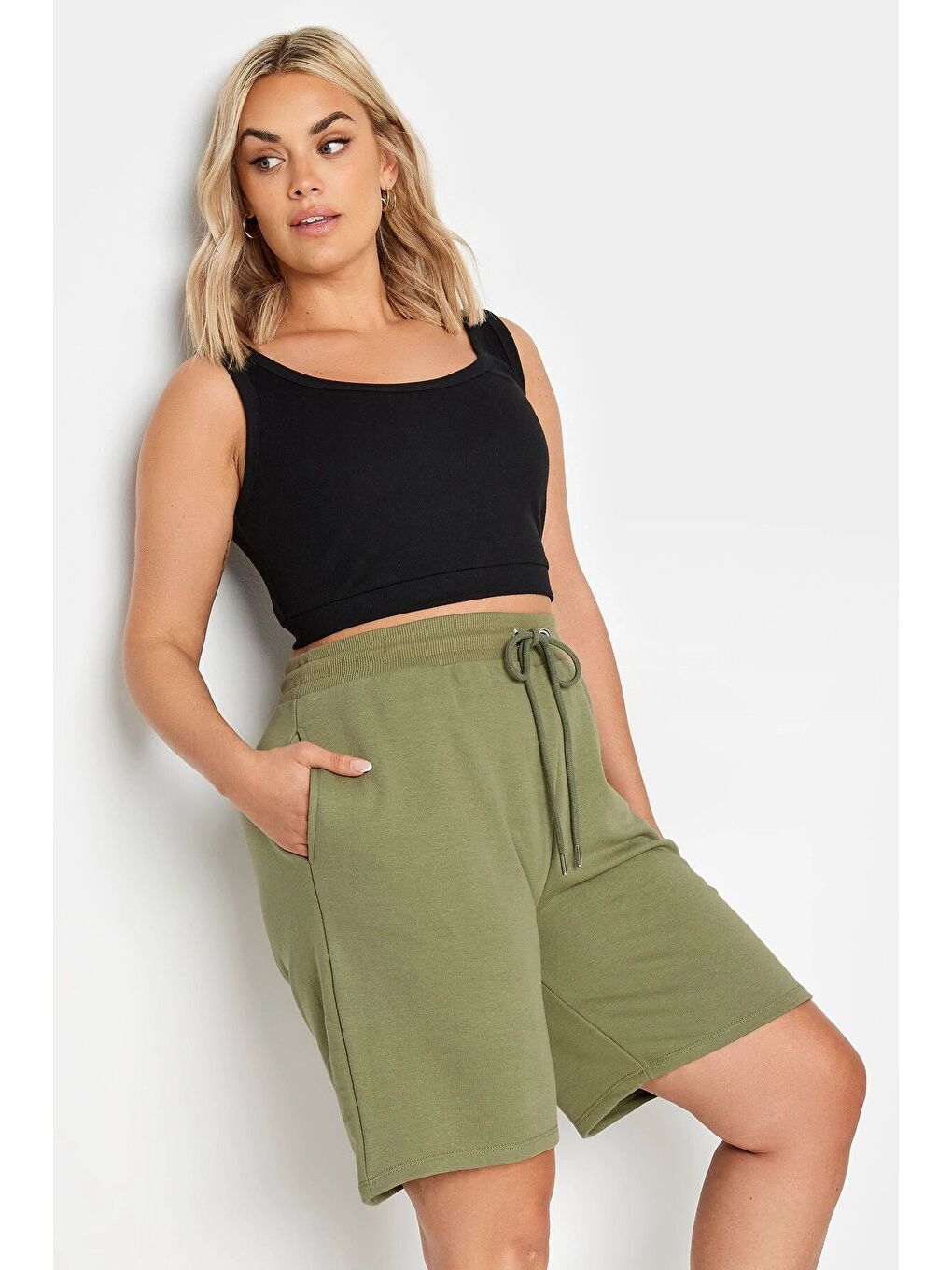 Haki Büyük Beden Cepli Beli Büzgülü Rahat Kesim Şort 303203