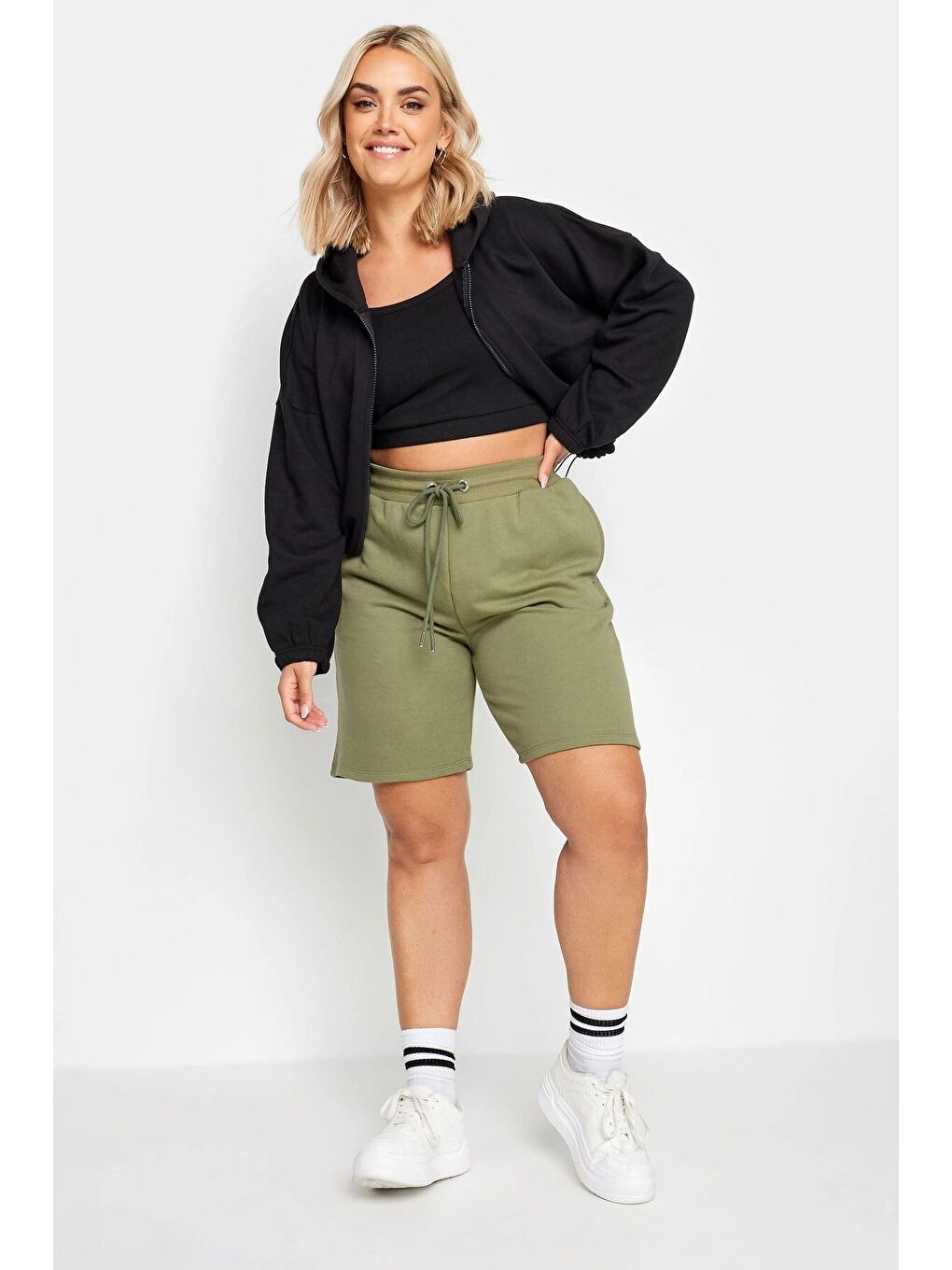Haki Büyük Beden Cepli Beli Büzgülü Rahat Kesim Şort 303203-1