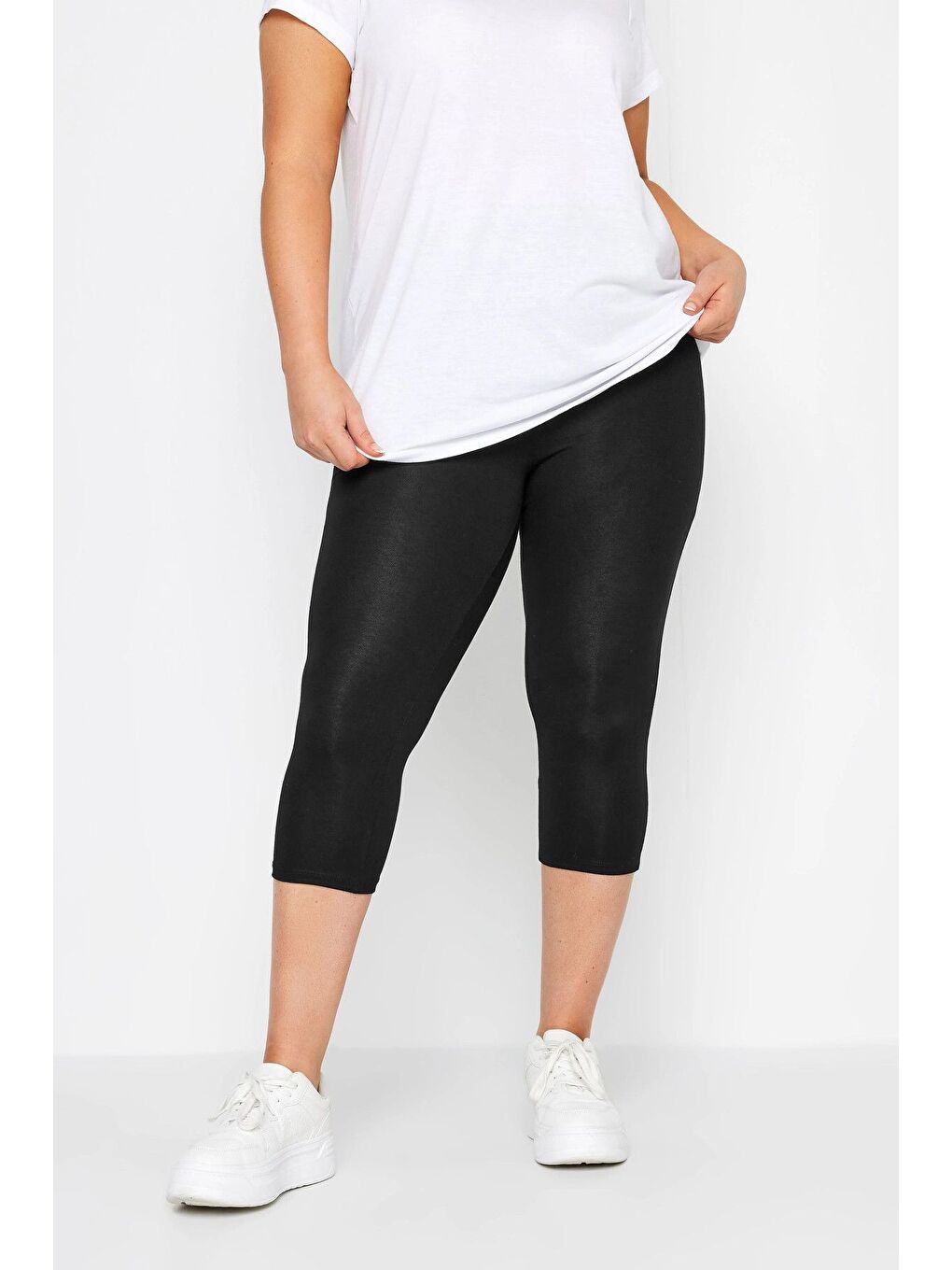 Siyah Büyük Beden Beli Lastikli Yumuşak Dokulu Kısa Tayt 038392-1