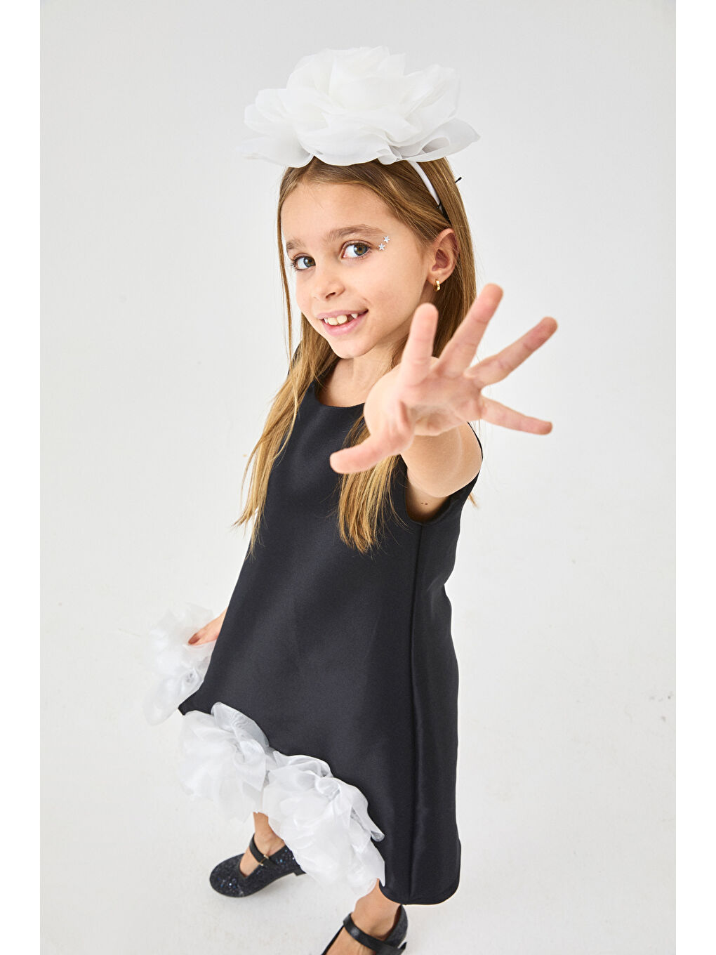 Siyah Etek Ucu Gül Detaylı Kız Çocuk Elbise - Paola-2