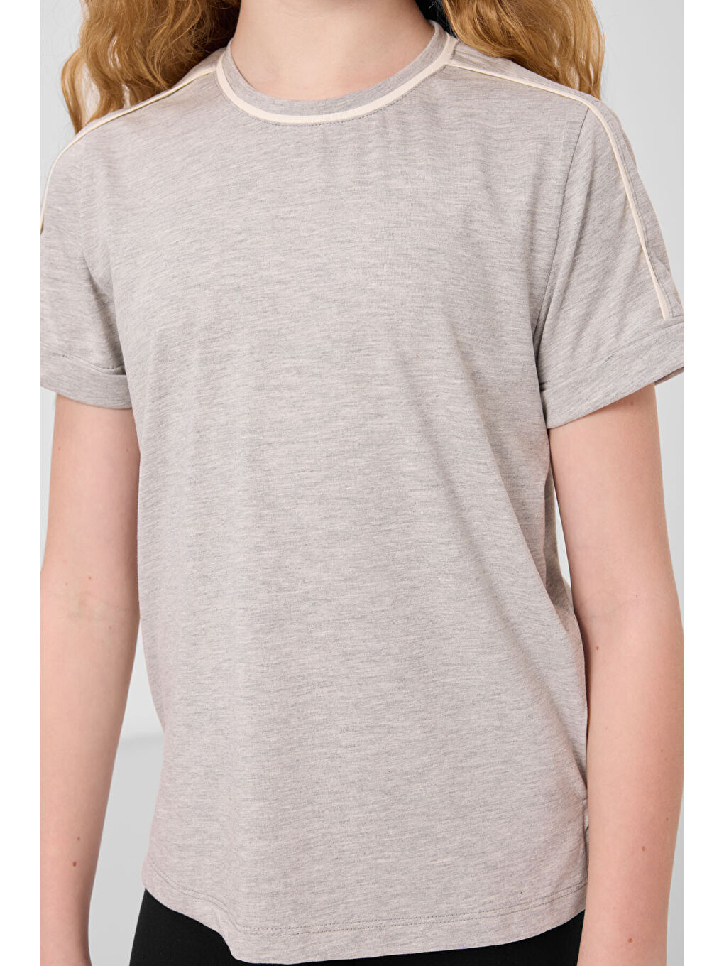 Gri Melanj Pamuklu O Yaka Standart Fit Basic Kız Çocuk T-Shirt - 75177-3