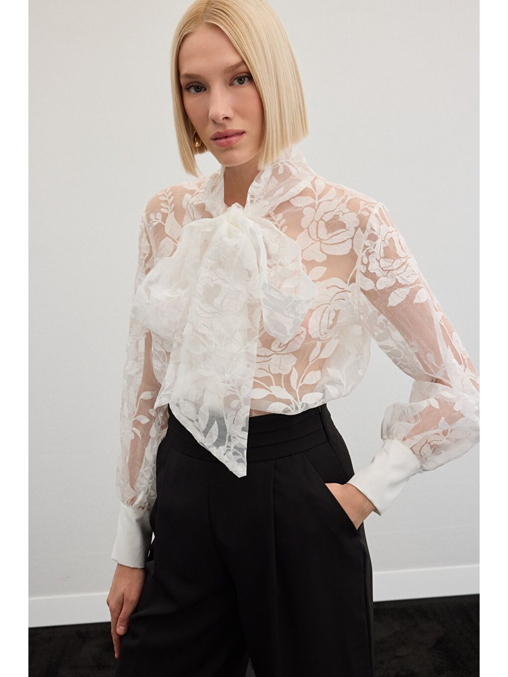 Fularlı Çiçek Desenli Gömlek - Ekru-3