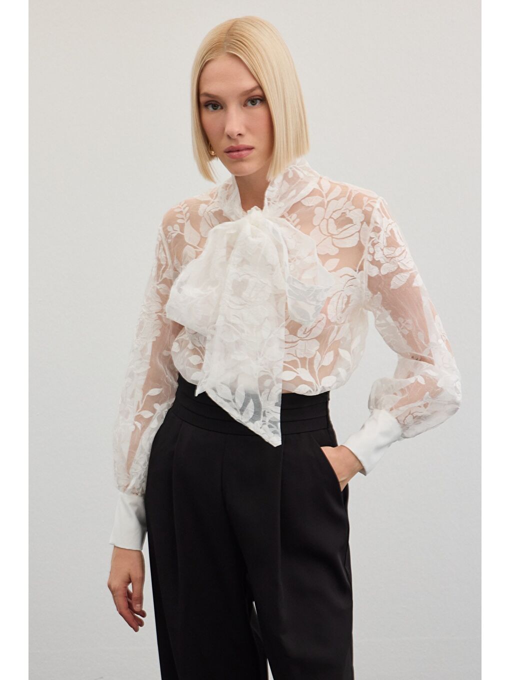 Fularlı Çiçek Desenli Gömlek - Ekru-4