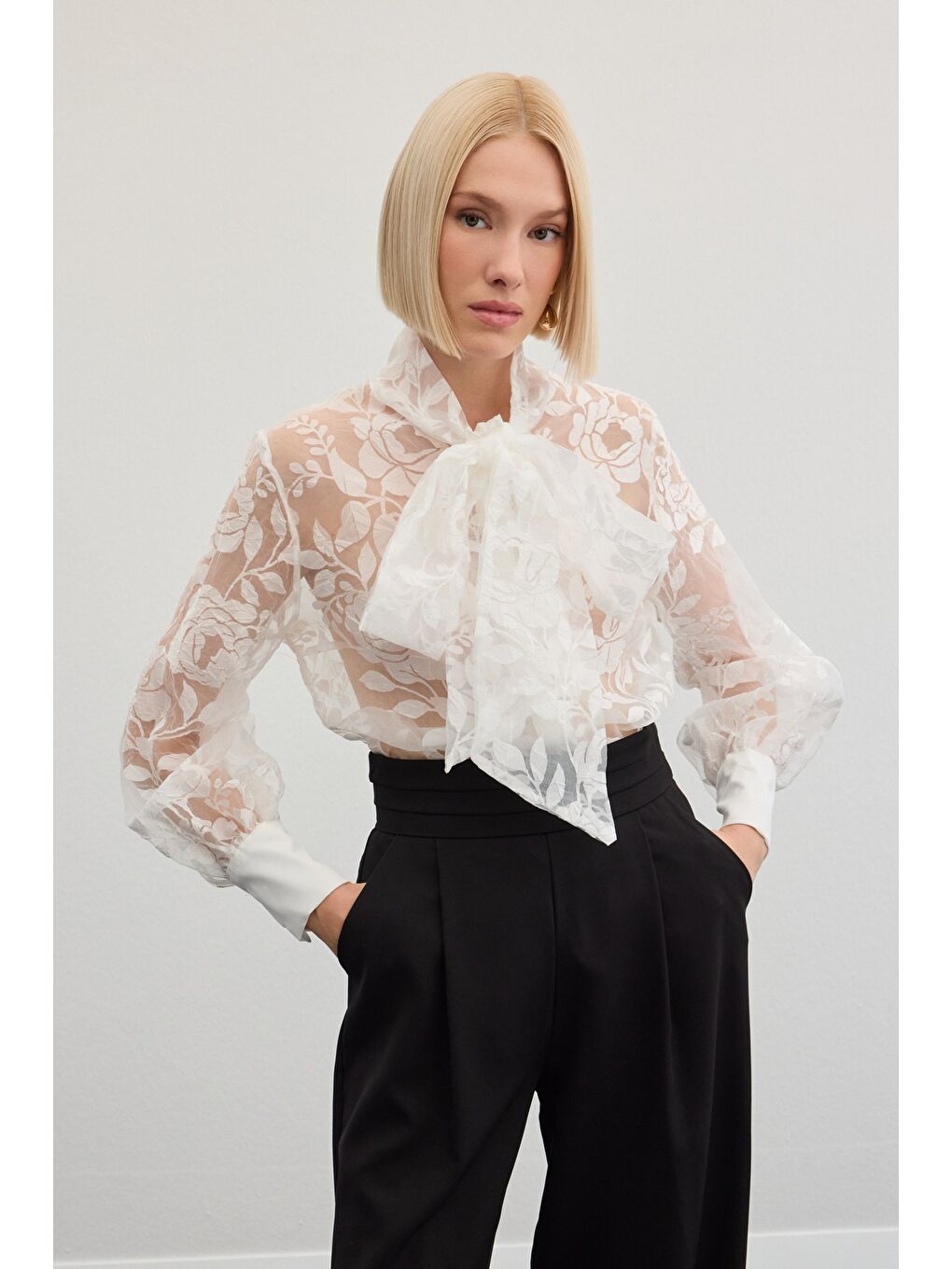 Fularlı Çiçek Desenli Gömlek - Ekru-5