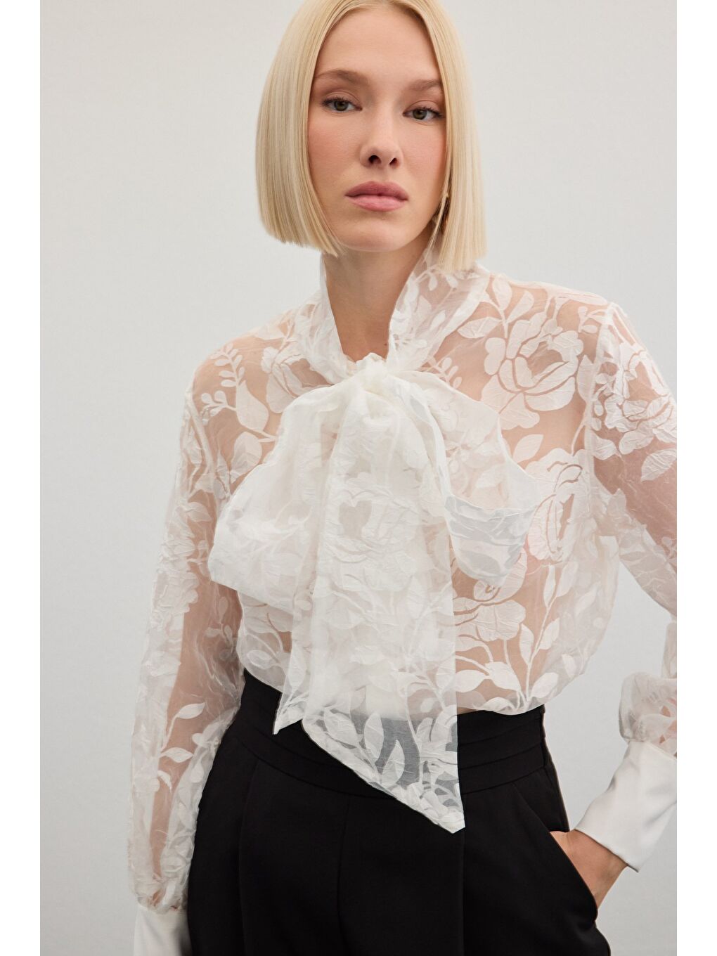 Fularlı Çiçek Desenli Gömlek - Ekru-6