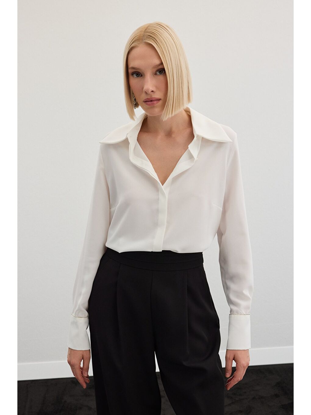 Aksesuarlı Klasik Gömlek - Ekru-1