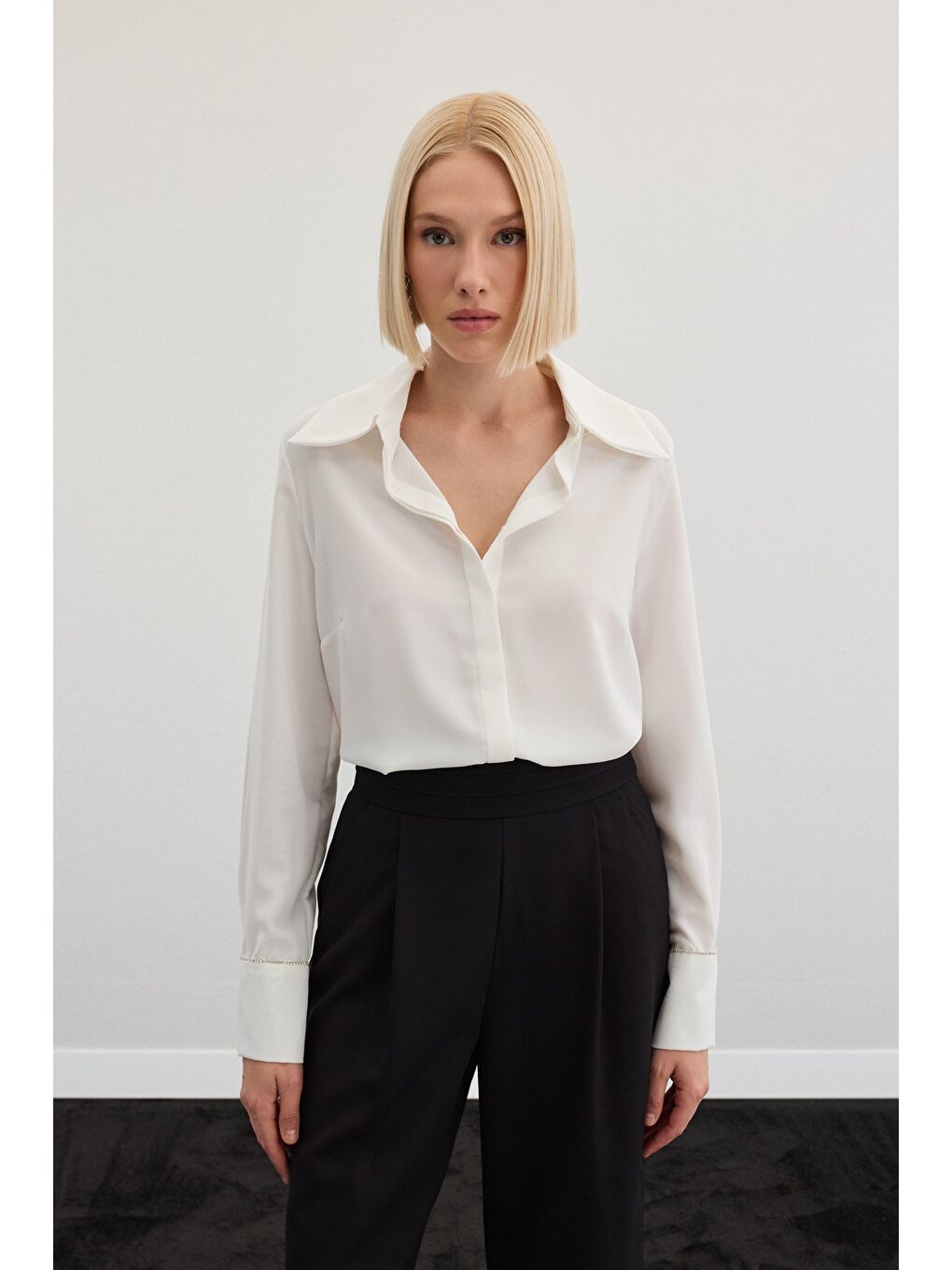 Aksesuarlı Klasik Gömlek - Ekru-2