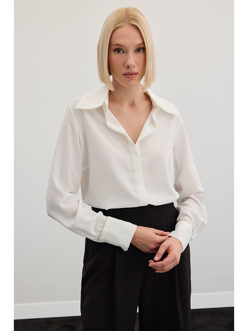 Aksesuarlı Klasik Gömlek - Ekru-3