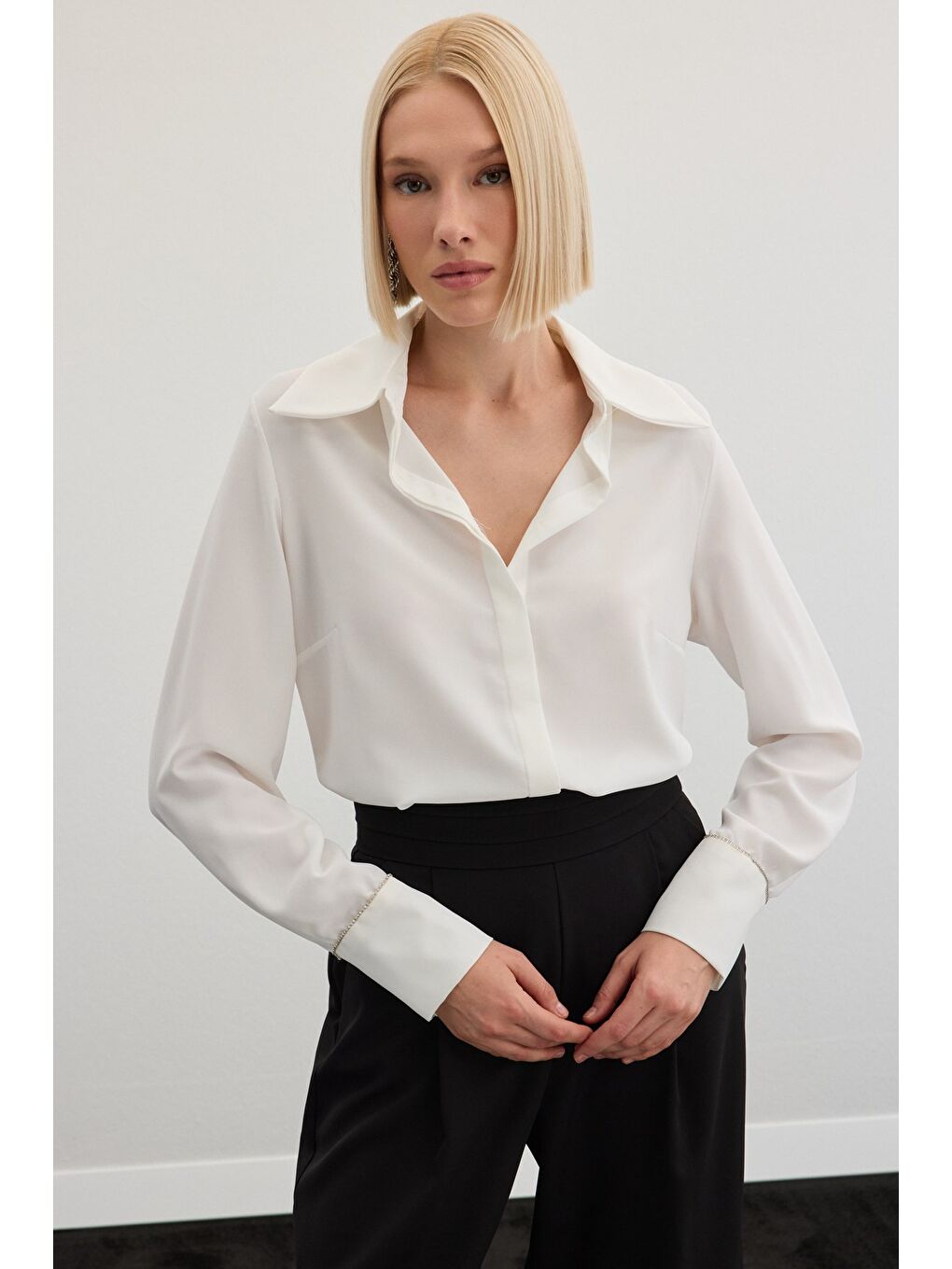 Aksesuarlı Klasik Gömlek - Ekru-5