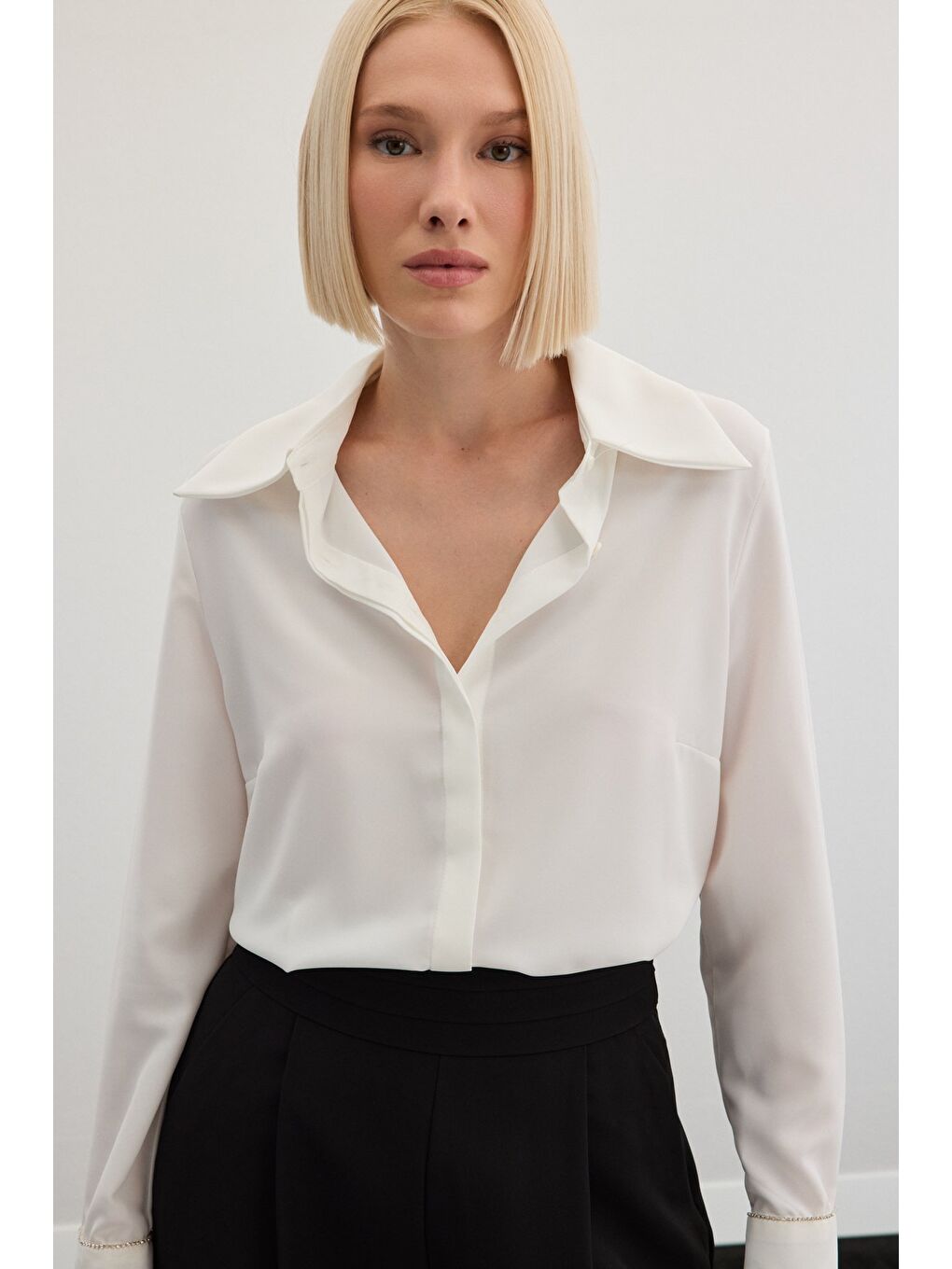 Aksesuarlı Klasik Gömlek - Ekru-6