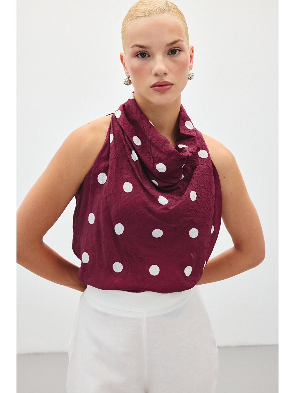 Kolsuz Puantiye Desenli Bluz - Bordo-3