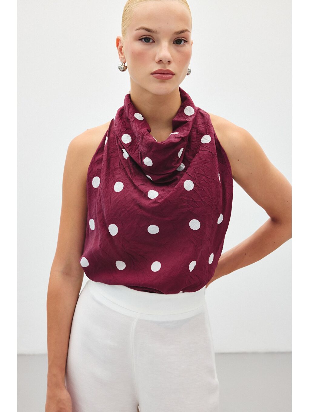 Kolsuz Puantiye Desenli Bluz - Bordo-4