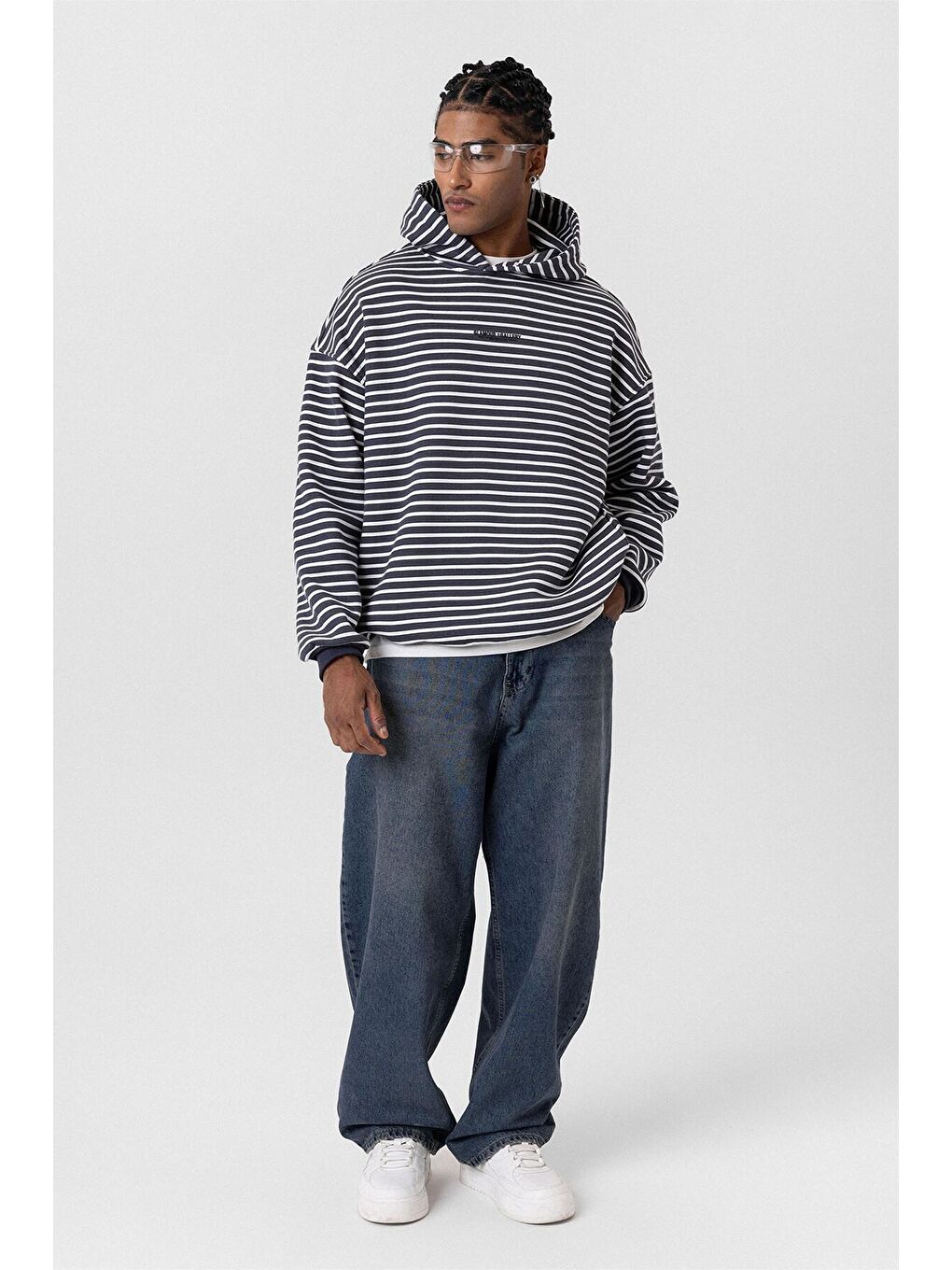 Gri Yazı Detaylı Kapüşonlu Oversize Sweatshirt Füme-3