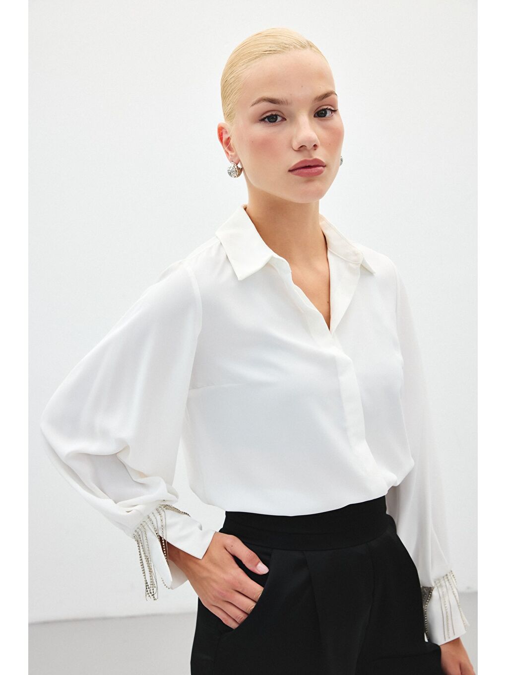 Manşetleri Aksesuarlı Gömlek - Ekru-4