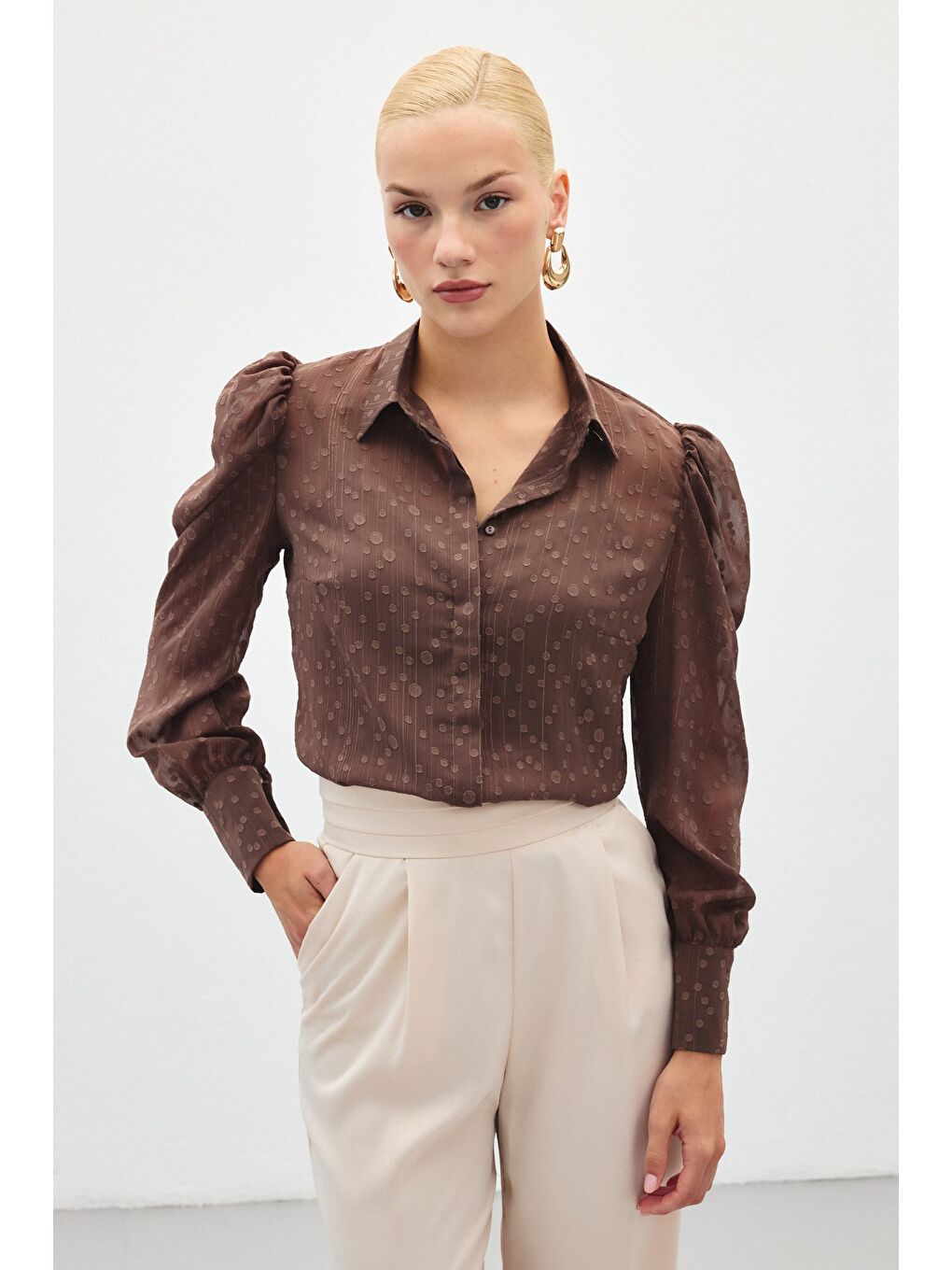 Kahverengi Puantiye Dokulu Gömlek - Kahve