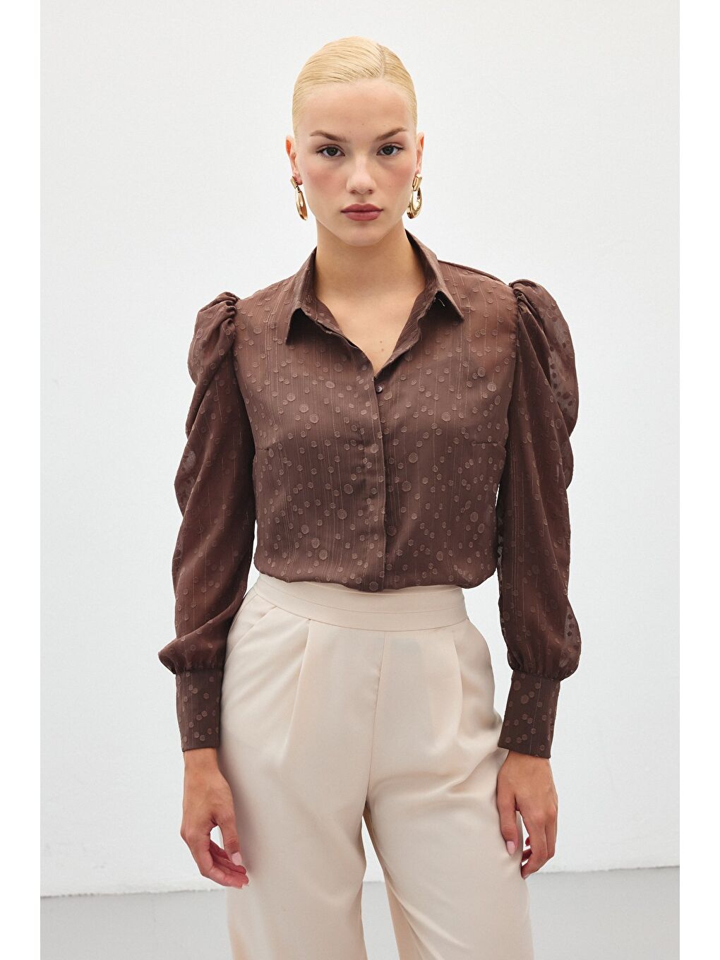 Kahverengi Puantiye Dokulu Gömlek - Kahve-1