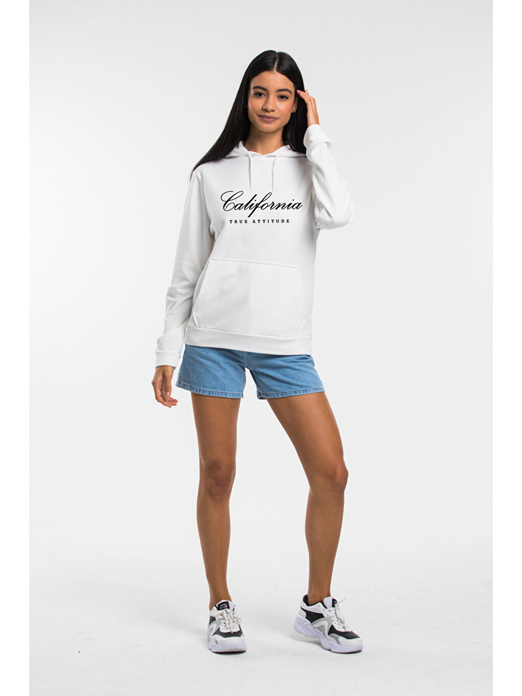 Beyaz Kadın Kapüşonlu Rahat Kalıp İnce El Yazılı Californıa Baskılı Swetashırt spr24swk121-1