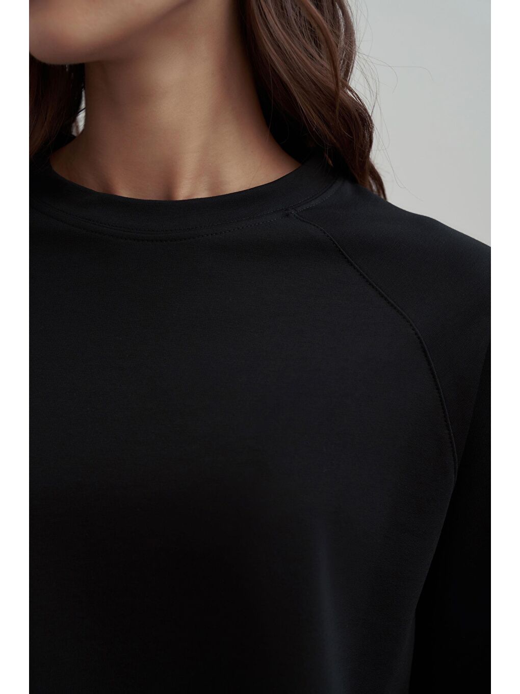 Siyah-Bisiklet Yaka Reglan Kol Sweatshirt-3