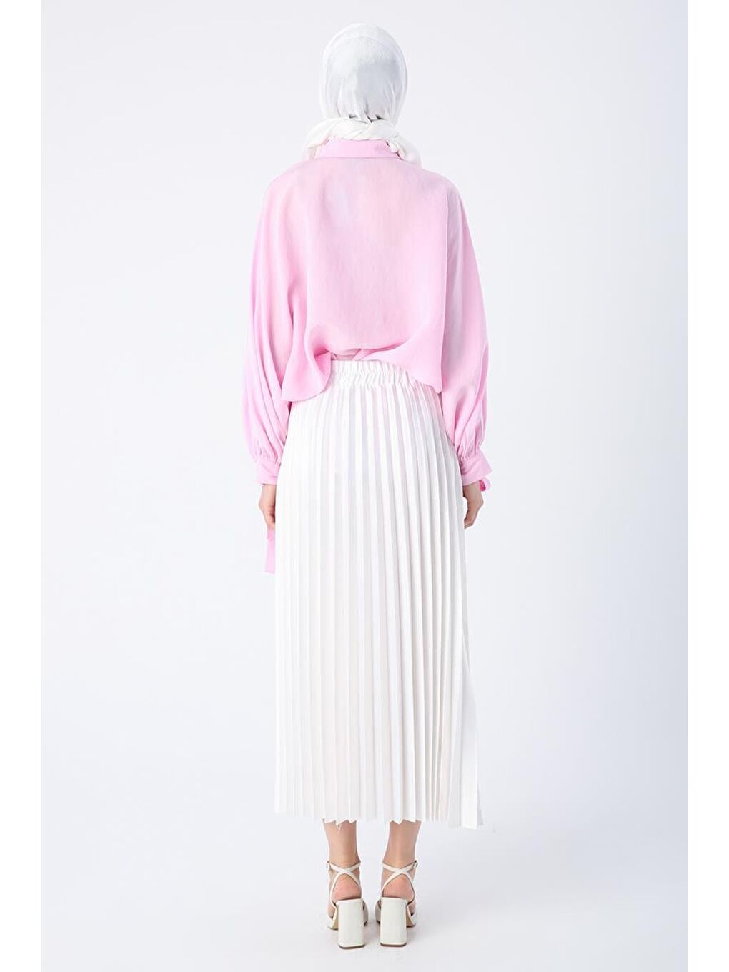 Beyaz Beli Lastikli Piliseli Rahat Kalıp Saten Etek-3