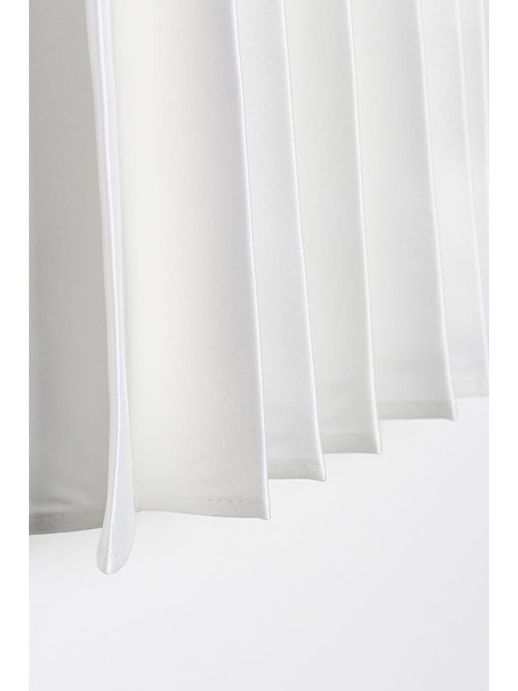 Beyaz Beli Lastikli Piliseli Rahat Kalıp Saten Etek-4