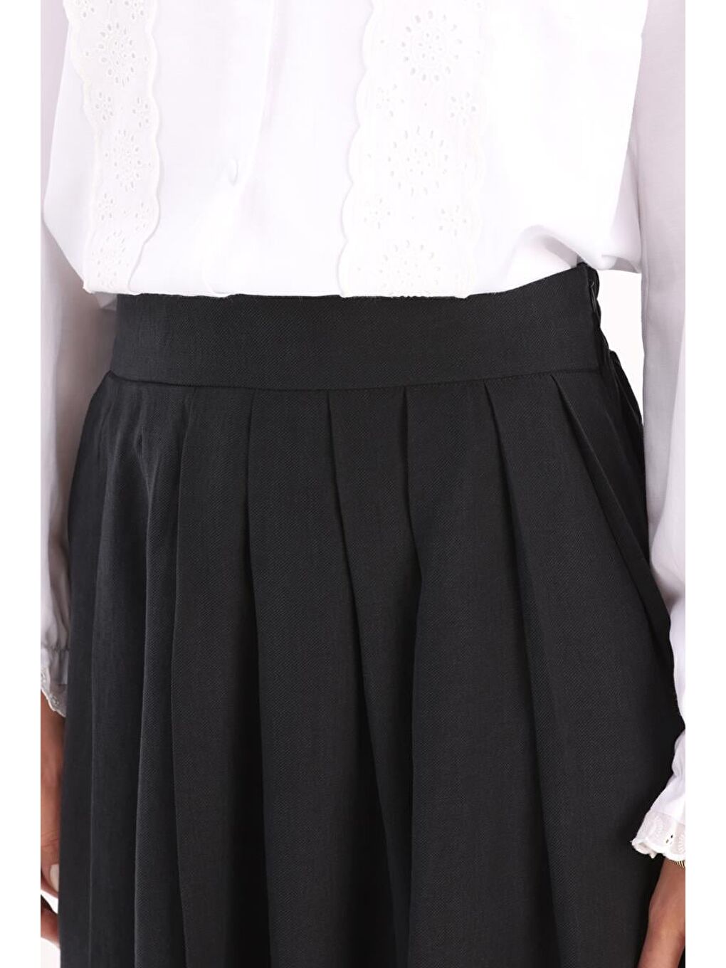 Siyah Pileli Kloş Etek-4