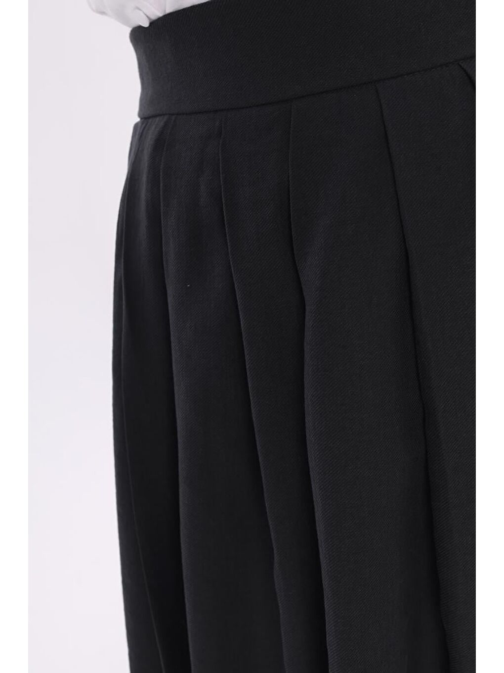 Siyah Pileli Kloş Etek-5