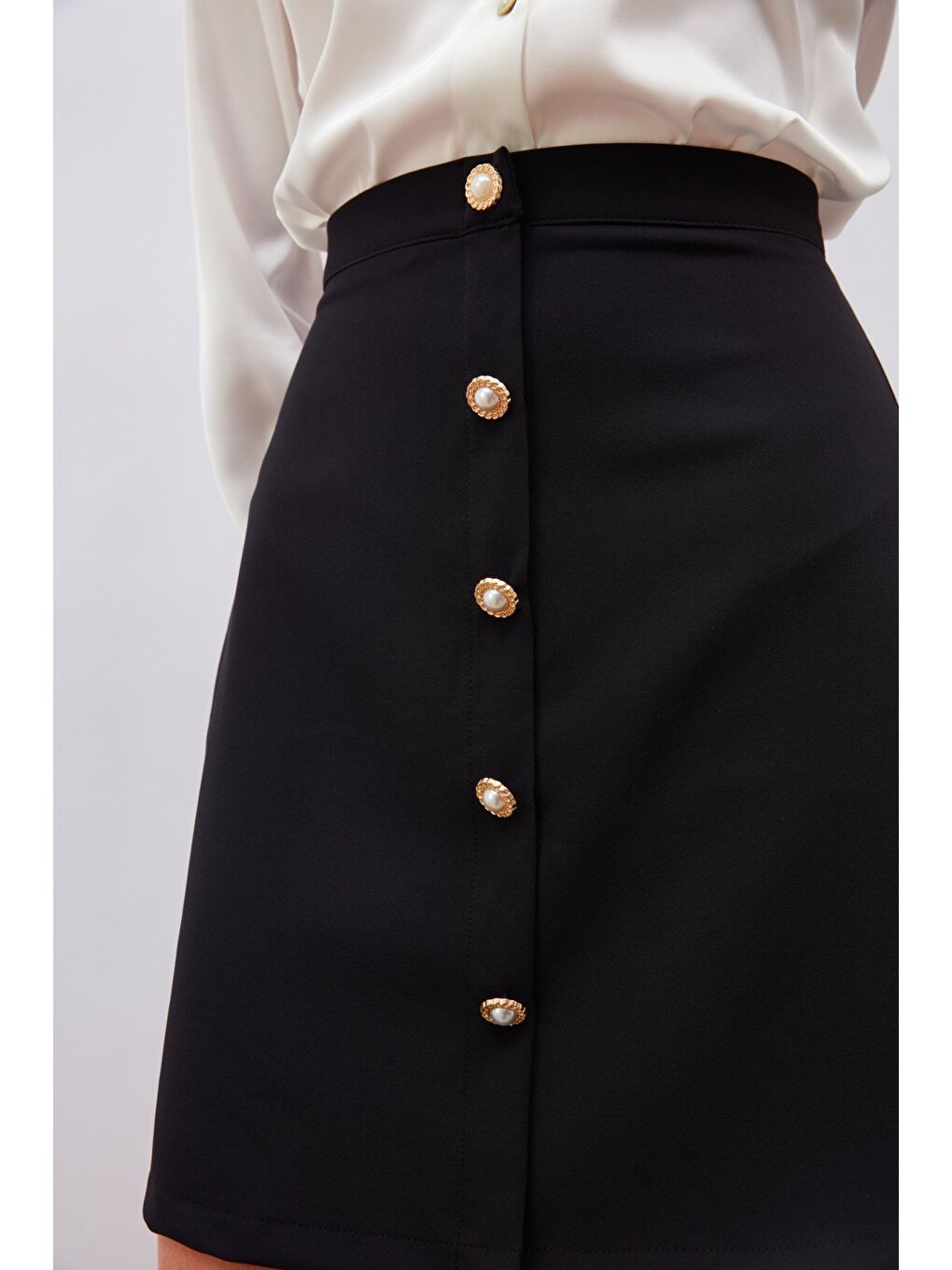 Düğme Detaylı Mini Etek - Siyah-6