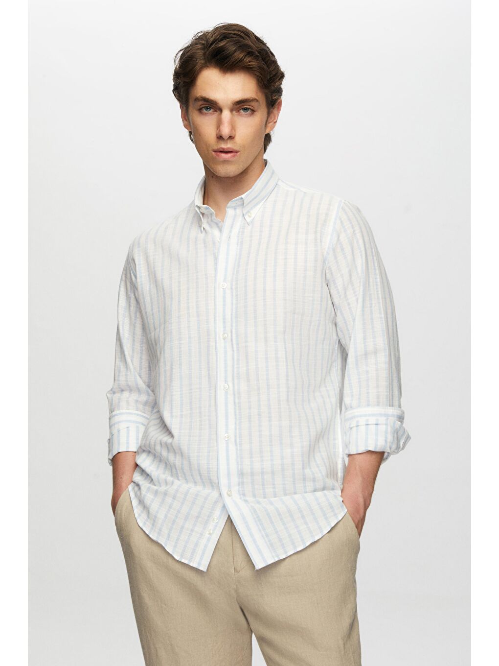 Slim Fit Açık Mavi Çizgili Düğmeli Yaka %100 Pamuk Flamlı Yazlık Keten Görünümlü Gömlek-3