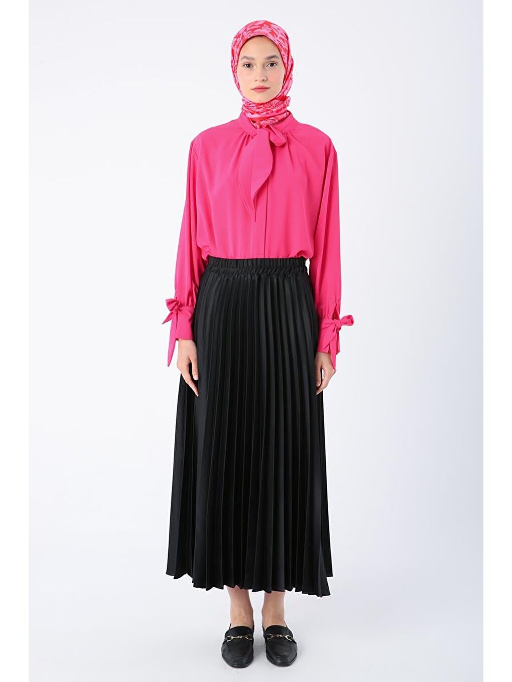 Siyah Beli Lastikli Piliseli Rahat Kalıp Saten Etek-1